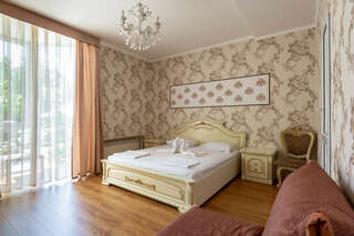 Гостиница Корона Джубга Трёхместный Комфорт с эркером-1