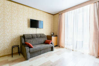 Гостиница Корона Джубга Четырёхместный Комфорт с эркером-7