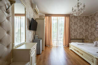 Гостиница Корона Джубга Трёхместный Комфорт с эркером-5