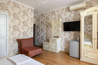 Гостиница Корона Джубга Трёхместный Комфорт с эркером-7