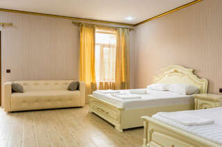 Гостиница Корона Джубга Четырёхместный Делюкс-2