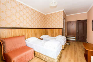 Гостиница Корона Джубга Трёхместный Твин с балконом-4