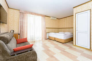 Гостиница Корона Джубга Четырёхместный Комфорт с эркером-1