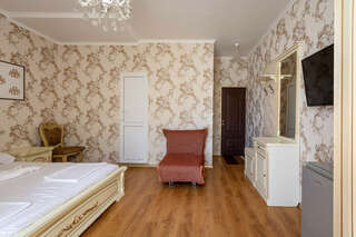 Гостиница Корона Джубга Трёхместный Комфорт с эркером-4